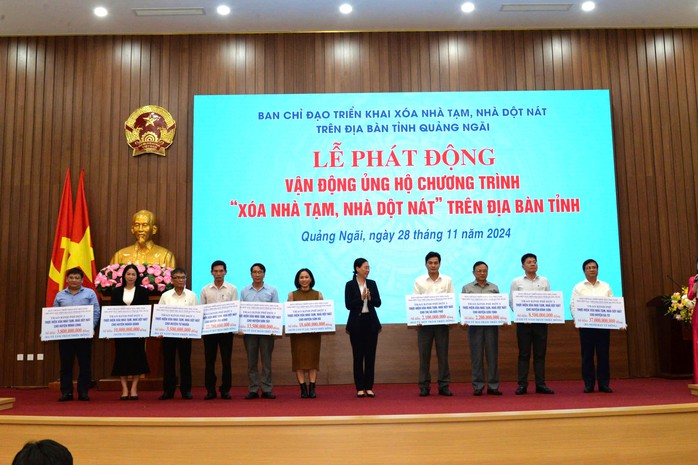 242 tỉ đồng ủng hộ xóa nhà tạm, nhà dột nát ở Quảng Ngãi- Ảnh 1. 242 tỉ đồng ủng hộ xóa nhà tạm, nhà dột nát ở Quảng Ngãi- Ảnh 1.