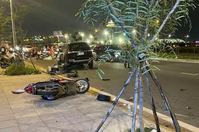 Tai nạn liên hoàn nghiêm trọng ở TP Thủ Đức- Ảnh 1. Tai nạn liên hoàn nghiêm trọng ở TP Thủ Đức- Ảnh 1.