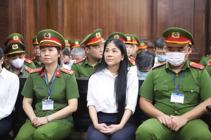 Bị cáo Mai Thị Hồng Hạnh lãnh 30 năm tù cho 2 tội danh Bị cáo Mai Thị Hồng Hạnh lãnh 30 năm tù cho 2 tội danh