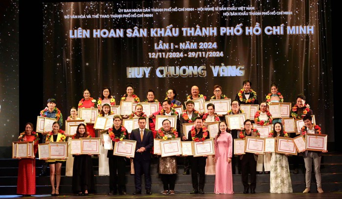 Bế mạc Liên hoan Sân khấu TP HCM lần 1 - 2024: Sân khấu Thiên Đăng thắng lớn- Ảnh 3. Bế mạc Liên hoan Sân khấu TP HCM lần 1 - 2024: Sân khấu Thiên Đăng thắng lớn- Ảnh 3.