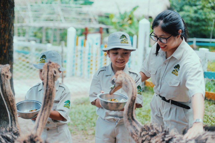 Bên cạnh Vinpearl Safari Phú Quốc, trong danh sách còn có hàng loạt vườn thú và thủy cung danh tiếng và uy tín bậc nhất khu vực như Singapore Zoo, Yokohama Zoological Gardens, Hong Kong Zoological and Botanical Gardens, S.E.A. Aquarium… Tất cả sở thú và thủy cung này đều là thành viên của Hiệp hội sở thú và thủy cung thế giới (WAZA) - đại diện cho hơn 400 cơ cở, liên minh toàn cầu của các hiệp hội khu vực, liên đoàn quốc gia và các tổ chức Bên cạnh Vinpearl Safari Phú Quốc, trong danh sách còn có hàng loạt vườn thú và thủy cung danh tiếng và uy tín bậc nhất khu vực như Singapore Zoo, Yokohama Zoological Gardens, Hong Kong Zoological and Botanical Gardens, S.E.A. Aquarium… Tất cả sở thú và thủy cung này đều là thành viên của Hiệp hội sở thú và thủy cung thế giới (WAZA) - đại diện cho hơn 400 cơ cở, liên minh toàn cầu của các hiệp hội khu vực, liên đoàn quốc gia và các tổ chức