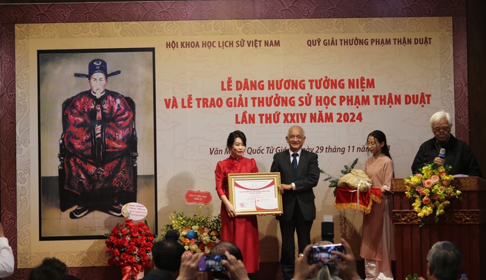 Nữ tiến sĩ nhận giải nhất Giải thưởng sử học Phạm Thận Duật- Ảnh 1. Nữ tiến sĩ nhận giải nhất Giải thưởng sử học Phạm Thận Duật- Ảnh 1.