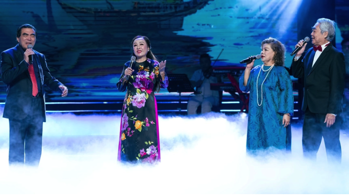 Chuyện từ thiện "phông bạt" được đưa vào "Tết vạn lộc 2025"- Ảnh 1. Chuyện từ thiện "phông bạt" được đưa vào "Tết vạn lộc 2025"- Ảnh 1.