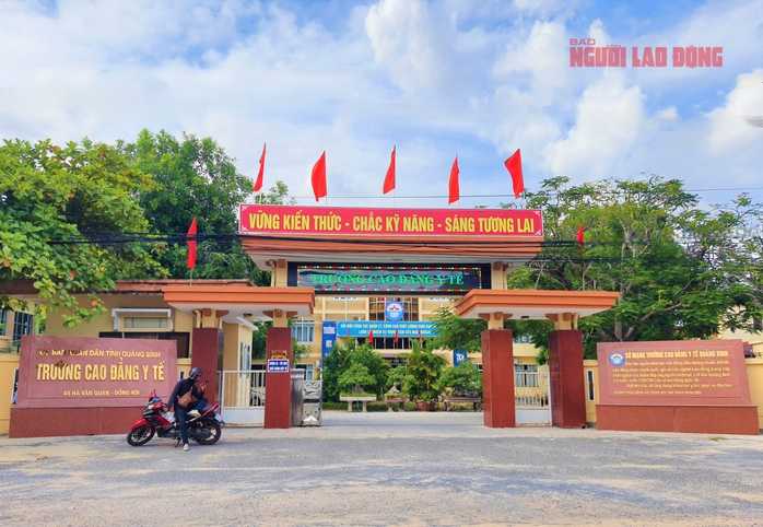 Lùm xùm ở Trường CĐ Y tế Quảng Bình: Cho trường “mượn” 10-20 triệu đồng khi được tuyển dụng!- Ảnh 1. Lùm xùm ở Trường CĐ Y tế Quảng Bình: Cho trường “mượn” 10-20 triệu đồng khi được tuyển dụng!- Ảnh 1.