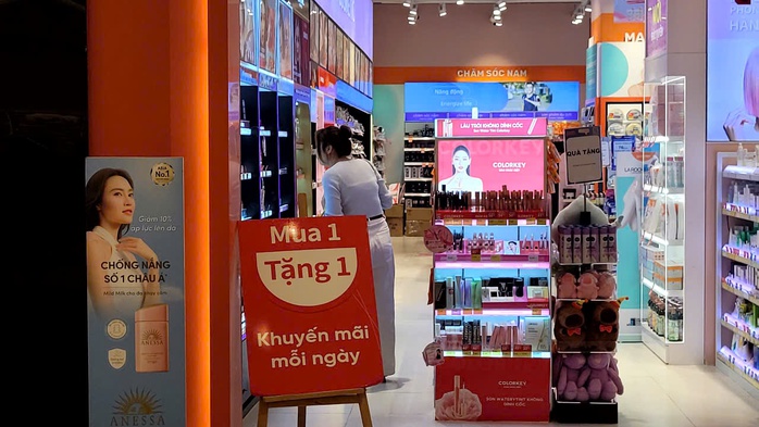Hình ảnh mua sắm khác lạ trong ngày "sale sập sàn" Black Friday- Ảnh 2. Hình ảnh mua sắm khác lạ trong ngày "sale sập sàn" Black Friday- Ảnh 2.