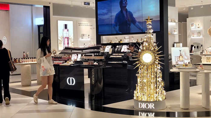 Hình ảnh mua sắm khác lạ trong ngày "sale sập sàn" Black Friday- Ảnh 6. Hình ảnh mua sắm khác lạ trong ngày "sale sập sàn" Black Friday- Ảnh 6.