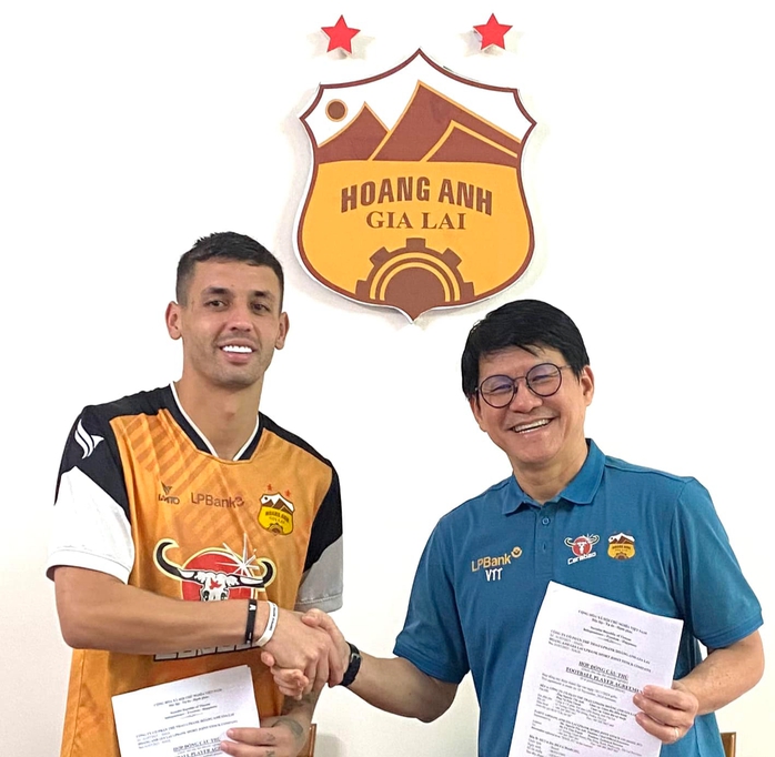 Giữa án cấm của FIFA, HAGL gia hạn hợp đồng với ngoại binh- Ảnh 1. Giữa án cấm của FIFA, HAGL gia hạn hợp đồng với ngoại binh- Ảnh 1.