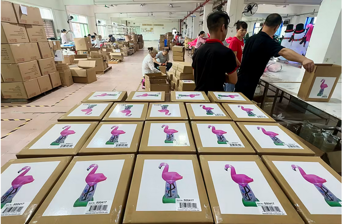 Hàng hóa Trung Quốc tại một xí nghiệp ở Thâm Quyến. Ảnh: CNBC Hàng hóa Trung Quốc tại một xí nghiệp ở Thâm Quyến. Ảnh: CNBC