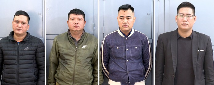 Thực hư thông tin nhóm "vệ sĩ" dẹp đường cho đoàn xe đám cưới chặn xe Tư lệnh Quân khu 4- Ảnh 2. Thực hư thông tin nhóm "vệ sĩ" dẹp đường cho đoàn xe đám cưới chặn xe Tư lệnh Quân khu 4- Ảnh 2.