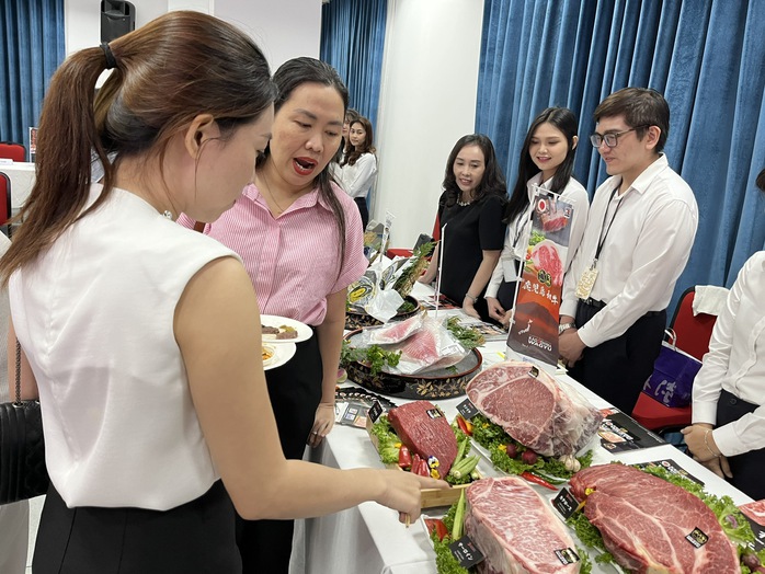 Nhập khẩu thịt bò đắt đỏ bậc nhất thế giới tăng gần 20 lần trong 10 năm- Ảnh 1. Nhập khẩu thịt bò đắt đỏ bậc nhất thế giới tăng gần 20 lần trong 10 năm- Ảnh 1.
