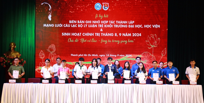 Đại diện các đơn vị ký kết biên bản ghi nhớ về việc thành lập Mạng lưới CLB Lý luận trẻ các trường đại học - học viện.Ảnh: THIỆN AN Đại diện các đơn vị ký kết biên bản ghi nhớ về việc thành lập Mạng lưới CLB Lý luận trẻ các trường đại học - học viện.Ảnh: THIỆN AN