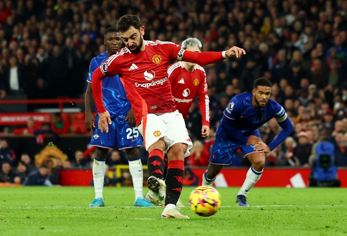 Man United thắng nhọc Hồng Kông (Trung Quốc), sắp mất thủ quân Bruno Fernandes - Ảnh 6.