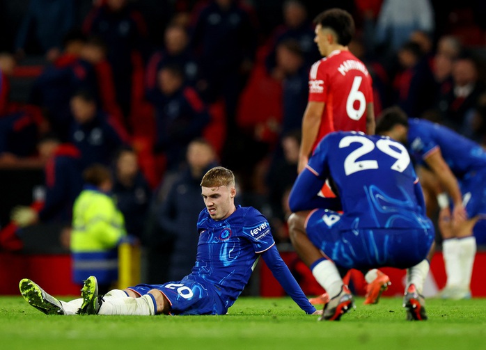 Man United bị cầm hòa, HLV của Chelsea bực khi trọng tài bỏ thẻ đỏ Martinez- Ảnh 7. Man United bị cầm hòa, HLV của Chelsea bực khi trọng tài bỏ thẻ đỏ Martinez- Ảnh 7.