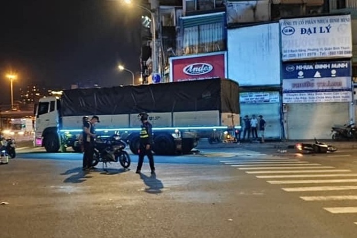 Nhuộm sáng "khung giờ đen"- Ảnh 1. Nhuộm sáng "khung giờ đen"- Ảnh 1.