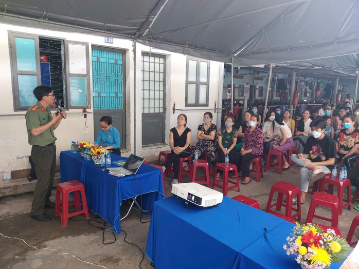 Công nhân: Miếng mồi ngon của tội phạm công nghệ cao- Ảnh 2. Công nhân: Miếng mồi ngon của tội phạm công nghệ cao- Ảnh 2.