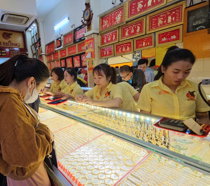 Ông chủ chuỗi tiệm vàng Mi Hồng nói về việc "lúc nào cũng có vàng"- Ảnh 2. Ông chủ chuỗi tiệm vàng Mi Hồng nói về việc "lúc nào cũng có vàng"- Ảnh 2.