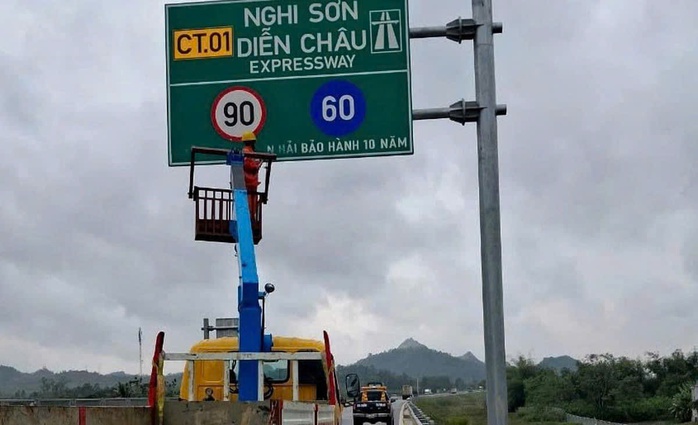 Phân định vụ xóa biển báo cao tốc của Tập đoàn Sơn Hải- Ảnh 1. Phân định vụ xóa biển báo cao tốc của Tập đoàn Sơn Hải- Ảnh 1.