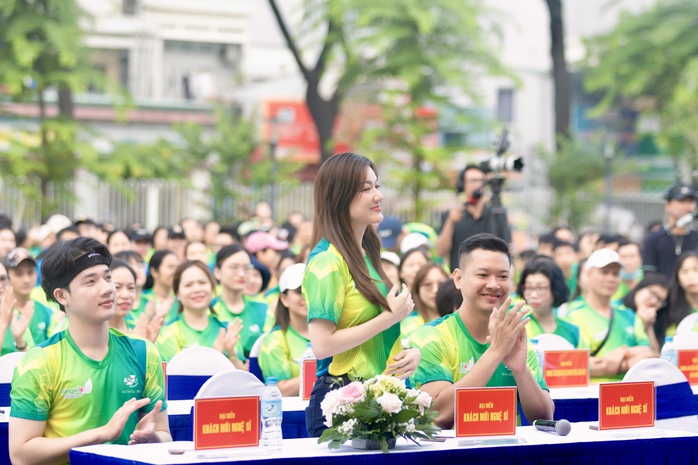 Hoa hậu Thái Nhiên Phương đồng hành đi bộ nâng cao nhận thức bệnh đột quỵ- Ảnh 3. Hoa hậu Thái Nhiên Phương đồng hành đi bộ nâng cao nhận thức bệnh đột quỵ- Ảnh 3.