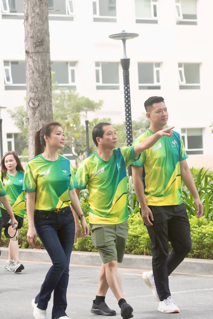 Hoa hậu Thái Nhiên Phương đồng hành đi bộ nâng cao nhận thức bệnh đột quỵ- Ảnh 5. Hoa hậu Thái Nhiên Phương đồng hành đi bộ nâng cao nhận thức bệnh đột quỵ- Ảnh 5.