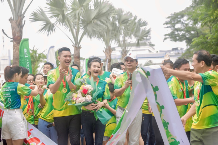 Hoa hậu Thái Nhiên Phương đồng hành đi bộ nâng cao nhận thức bệnh đột quỵ- Ảnh 4. Hoa hậu Thái Nhiên Phương đồng hành đi bộ nâng cao nhận thức bệnh đột quỵ- Ảnh 4.