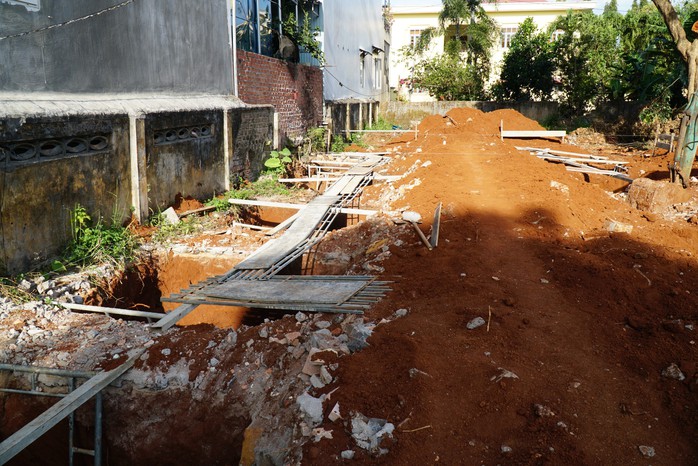 Rà soát hồ sơ vụ đập trụ sở TAND huyện- Ảnh 4. Rà soát hồ sơ vụ đập trụ sở TAND huyện- Ảnh 4.