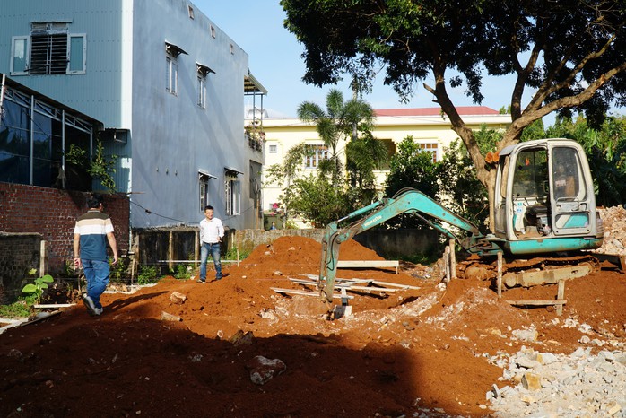 Rà soát hồ sơ vụ đập trụ sở TAND huyện- Ảnh 1. Rà soát hồ sơ vụ đập trụ sở TAND huyện- Ảnh 1.