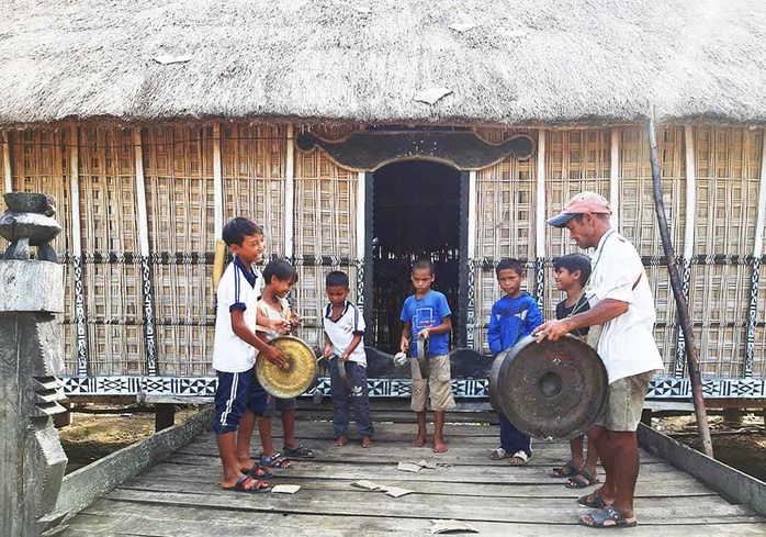 Thế hệ trẻ người Ba Na gìn giữ văn hóa truyền thống- Ảnh 1. Thế hệ trẻ người Ba Na gìn giữ văn hóa truyền thống- Ảnh 1.