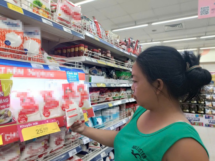 Bột ngọt M.Z bày bán tại siêu thị Co.opmart Bình Dương. Ảnh: THANH THẢO Bột ngọt M.Z bày bán tại siêu thị Co.opmart Bình Dương. Ảnh: THANH THẢO