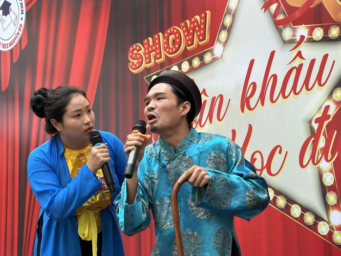 NSƯT Phương Hồng Thủy tiếp sức cho "Sân khấu học đường"- Ảnh 5. NSƯT Phương Hồng Thủy tiếp sức cho "Sân khấu học đường"- Ảnh 5.