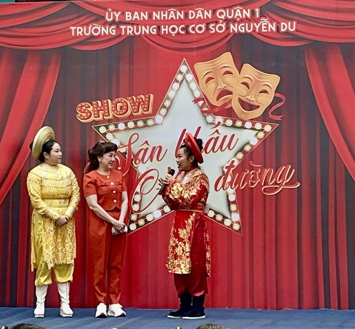 NSƯT Phương Hồng Thủy tiếp sức cho "Sân khấu học đường"- Ảnh 4. NSƯT Phương Hồng Thủy tiếp sức cho "Sân khấu học đường"- Ảnh 4.