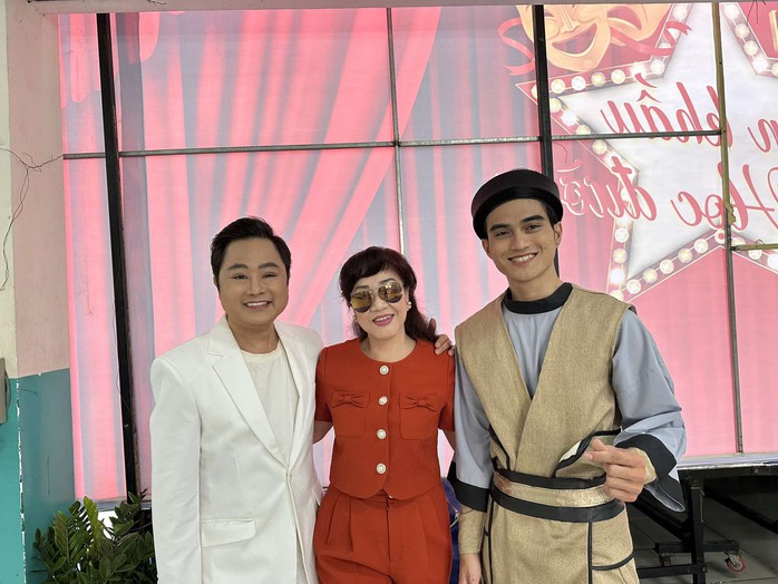 NSƯT Phương Hồng Thủy tiếp sức cho "Sân khấu học đường"- Ảnh 1. NSƯT Phương Hồng Thủy tiếp sức cho "Sân khấu học đường"- Ảnh 1.