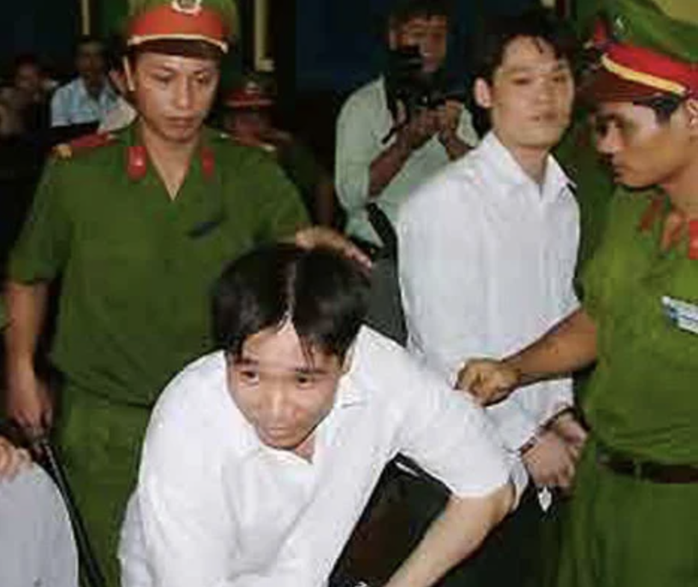 Những lần "xộ khám" của ông trùm Bình "Kiểm"- Ảnh 1. Những lần "xộ khám" của ông trùm Bình "Kiểm"- Ảnh 1.