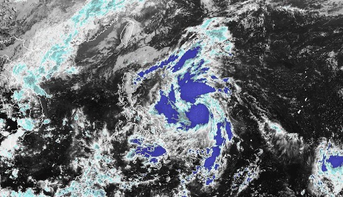 Bão Marce gần Philippines mạnh dần lên, di chuyển nhanh- Ảnh 1. Bão Marce gần Philippines mạnh dần lên, di chuyển nhanh- Ảnh 1.