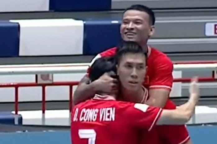 Đánh bại Malaysia, futsal Việt Nam bám sát Thái Lan ở Giải Đông Nam Á- Ảnh 2. Đánh bại Malaysia, futsal Việt Nam bám sát Thái Lan ở Giải Đông Nam Á- Ảnh 2.