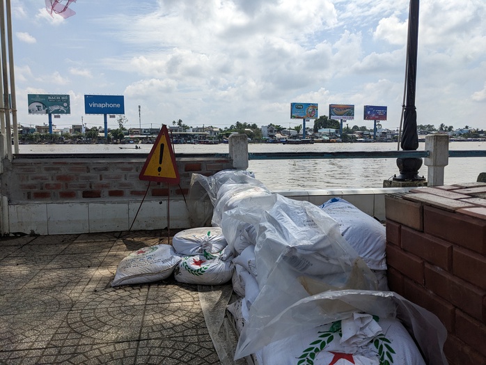 VIDEO: Cần Thơ xây tường bảo vệ bến Ninh Kiều trước triều cường- Ảnh 6. VIDEO: Cần Thơ xây tường bảo vệ bến Ninh Kiều trước triều cường- Ảnh 6.