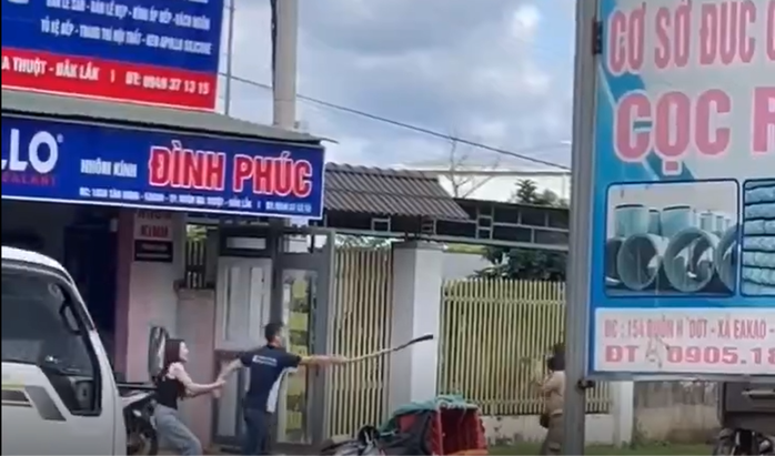 Công an vào cuộc vụ nữ shipper bị đánh bầm dập- Ảnh 1. Công an vào cuộc vụ nữ shipper bị đánh bầm dập- Ảnh 1.