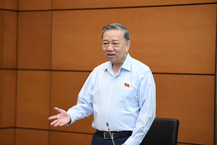 Tổng Bí thư Tô Lâm nêu thực trạng bộ máy cồng kềnh, cần tiếp tục tinh giản... tại phiên thảo luận ở tổ hôm 31-10, trong khuôn khổ kỳ họp thứ 8 Quốc hội khóa XVẢnh: VĂN MINH Tổng Bí thư Tô Lâm nêu thực trạng bộ máy cồng kềnh, cần tiếp tục tinh giản... tại phiên thảo luận ở tổ hôm 31-10, trong khuôn khổ kỳ họp thứ 8 Quốc hội khóa XVẢnh: VĂN MINH