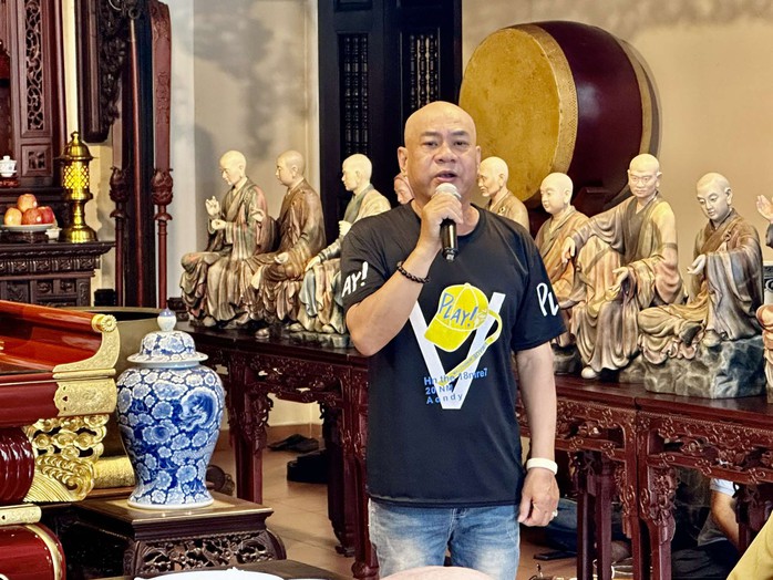 Đông đảo nghệ sĩ dự Giỗ "sầu nữ" Út Bạch Lan- Ảnh 5. Đông đảo nghệ sĩ dự Giỗ "sầu nữ" Út Bạch Lan- Ảnh 5.