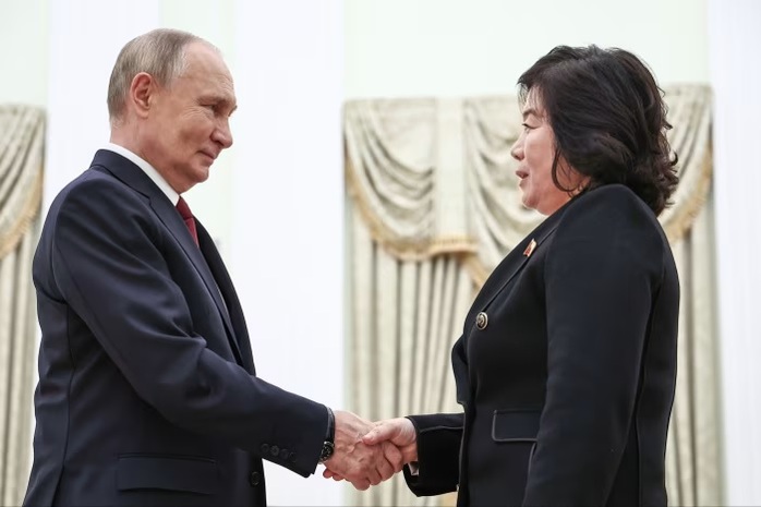 Tổng thống Nga Vladimir Putin gặp Bộ trưởng Ngoại giao Triều Tiên. Ảnh Sputnik. Tổng thống Nga Vladimir Putin gặp Bộ trưởng Ngoại giao Triều Tiên. Ảnh Sputnik.