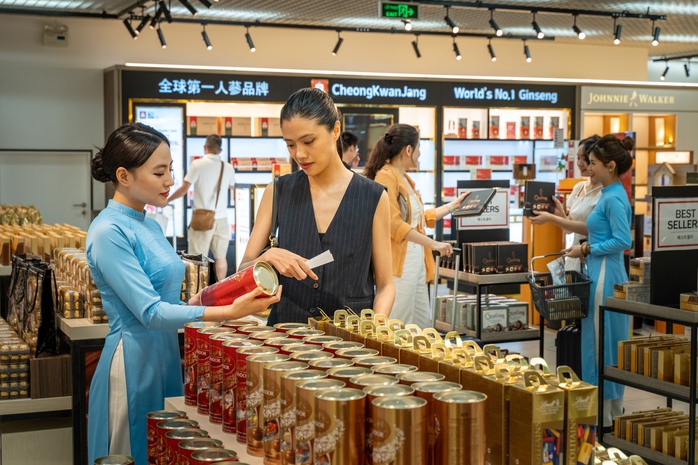 Ông Johnathan Hạnh Nguyễn muốn kéo thêm nhiều khách quốc tế tới Việt Nam mua sắm- Ảnh 2. Ông Johnathan Hạnh Nguyễn muốn kéo thêm nhiều khách quốc tế tới Việt Nam mua sắm- Ảnh 2.