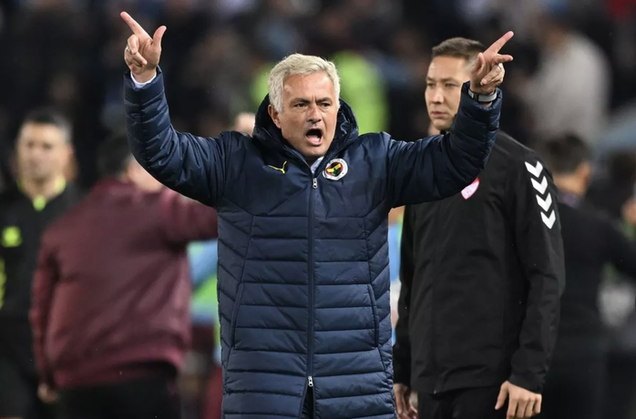 Fenerbahce thắng trận, Jose Mourinho đăng clip mắng trọng tài là "trẻ con"- Ảnh 1. Fenerbahce thắng trận, Jose Mourinho đăng clip mắng trọng tài là "trẻ con"- Ảnh 1.
