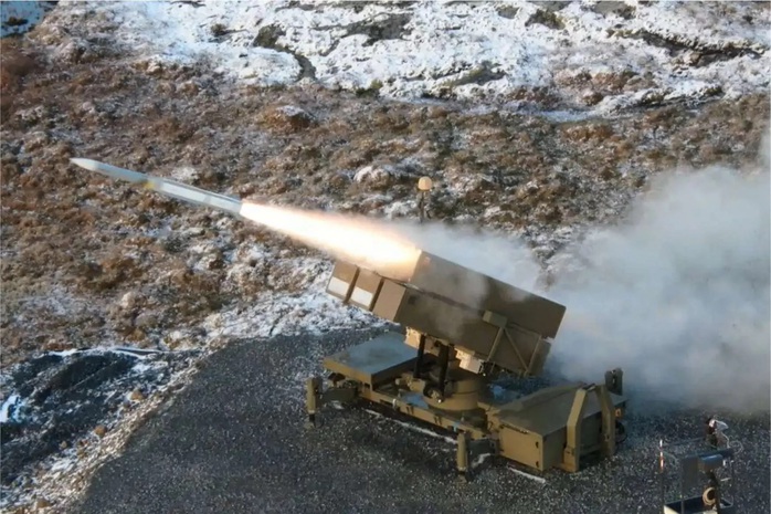 NASAMS là hệ thống phòng không di động có khả năng đánh chặn các mối đe dọa trên không tầm trung đến tầm xa. Ảnh: Bộ Quốc phòng Mỹ NASAMS là hệ thống phòng không di động có khả năng đánh chặn các mối đe dọa trên không tầm trung đến tầm xa. Ảnh: Bộ Quốc phòng Mỹ