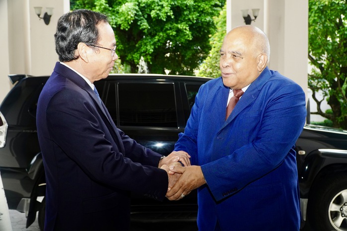 Đại sứ Cuba Orlando Nicolás Hernández Guillén kết thúc nhiệm kỳ tại Việt Nam- Ảnh 4. Đại sứ Cuba Orlando Nicolás Hernández Guillén kết thúc nhiệm kỳ tại Việt Nam- Ảnh 4.