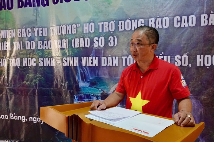 Báo Người Lao Động trao tặng 5.000 lá cờ Tổ quốc tại Cao Bằng- Ảnh 6. Báo Người Lao Động trao tặng 5.000 lá cờ Tổ quốc tại Cao Bằng- Ảnh 6.