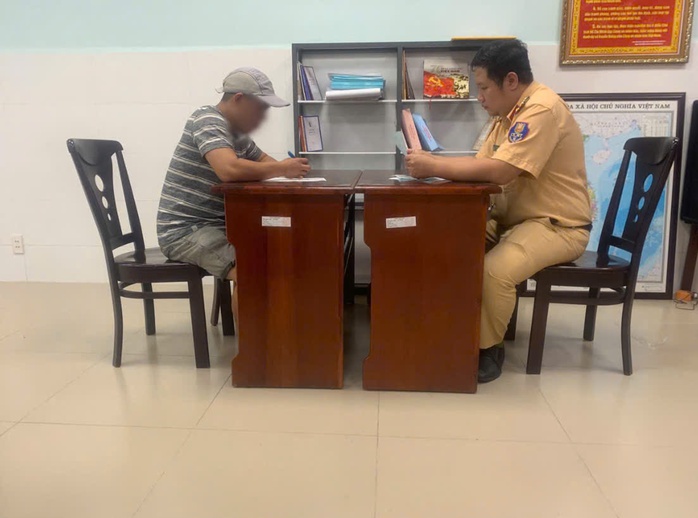 Tài xế xe ben ngông cuồng ở TP HCM lãnh hậu quả- Ảnh 1. Tài xế xe ben ngông cuồng ở TP HCM lãnh hậu quả- Ảnh 1.