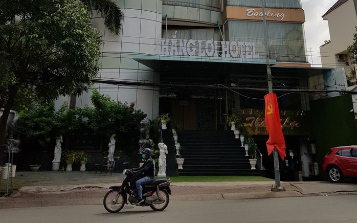 Bé trai chết đuối trong hồ bơi khách sạn- Ảnh 1.