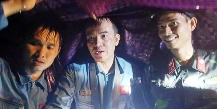 Vụ tai nạn máy bay quân sự: Hai phi công được đưa ra khỏi rừng- Ảnh 3. Vụ tai nạn máy bay quân sự: Hai phi công được đưa ra khỏi rừng- Ảnh 3.