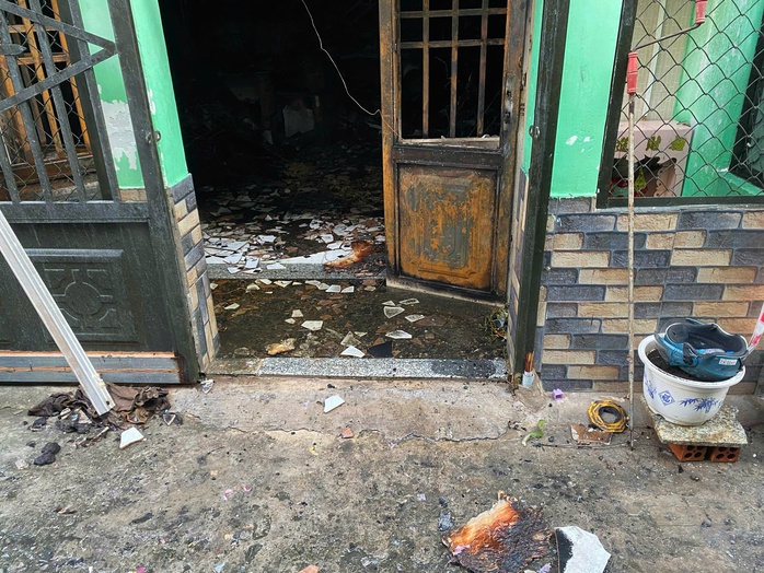 Cháy nhà ở Bà Rịa - Vũng Tàu, 2 bé gái tử vong thương tâm- Ảnh 2. Cháy nhà ở Bà Rịa - Vũng Tàu, 2 bé gái tử vong thương tâm- Ảnh 2.