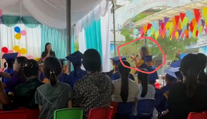 Kỷ luật nữ Hiệu trưởng "khẩu chiến" với Hội trưởng phụ huynh- Ảnh 1. Kỷ luật nữ Hiệu trưởng "khẩu chiến" với Hội trưởng phụ huynh- Ảnh 1.