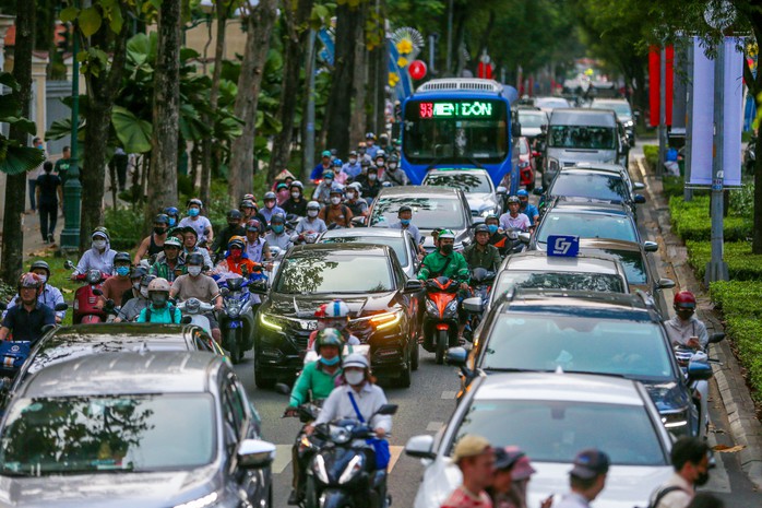 Gay go bài toán phương tiện cá nhân- Ảnh 1. Gay go bài toán phương tiện cá nhân- Ảnh 1.